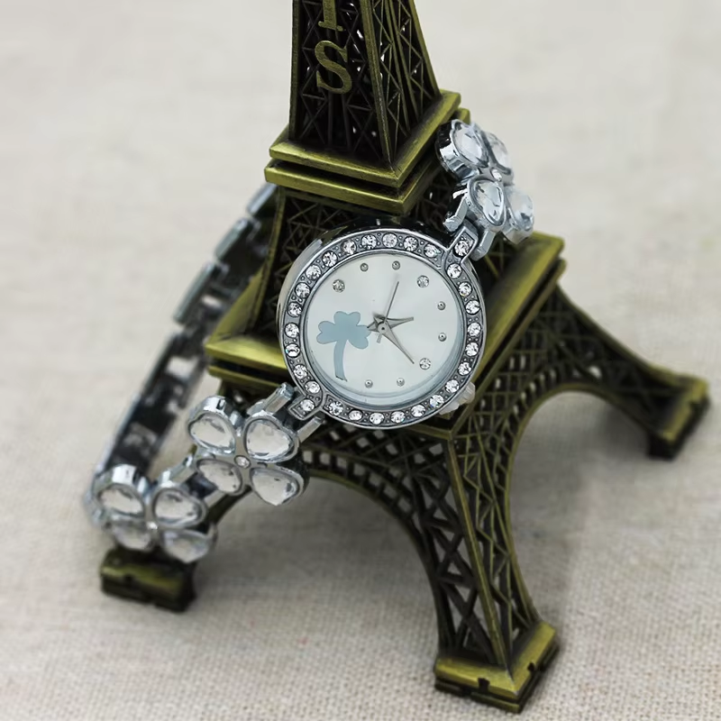 Four-leaf clover creative pers - Jewels In Quartz Watches บทวิจารณ์และราคา