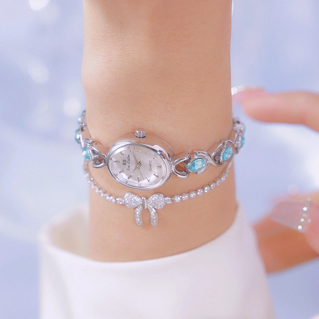 Blue Jewel Oval Bracelet Watch - Jewels In Quartz Watches บทวิจารณ์และราคา