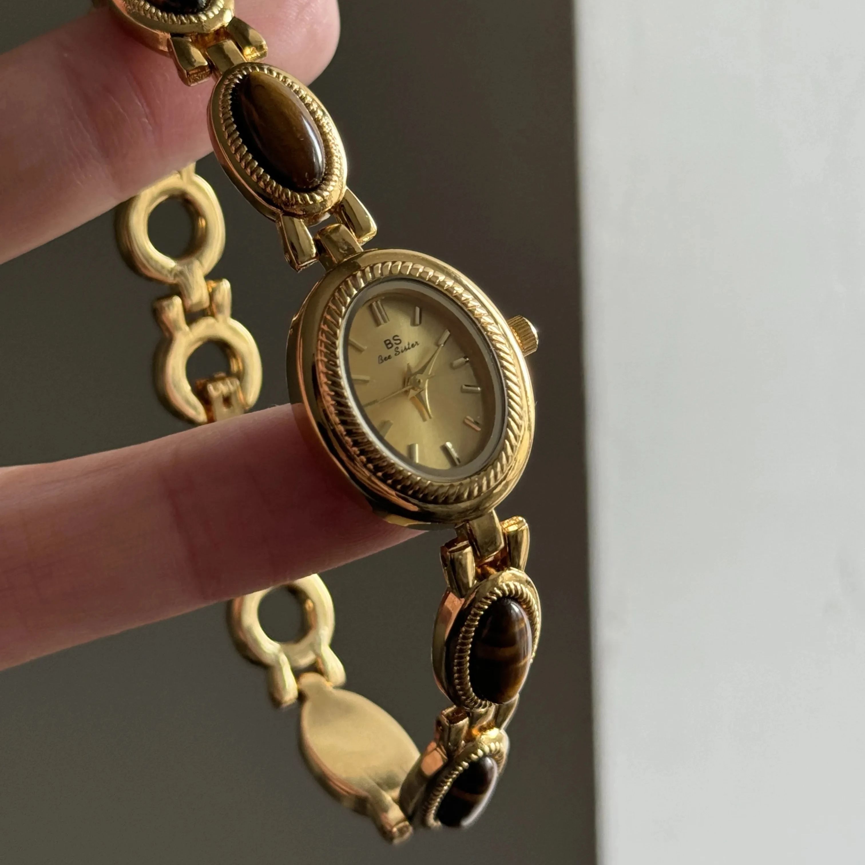 2026 Light Luxury Golden Women - Jewels In Quartz Watches บทวิจารณ์และราคา