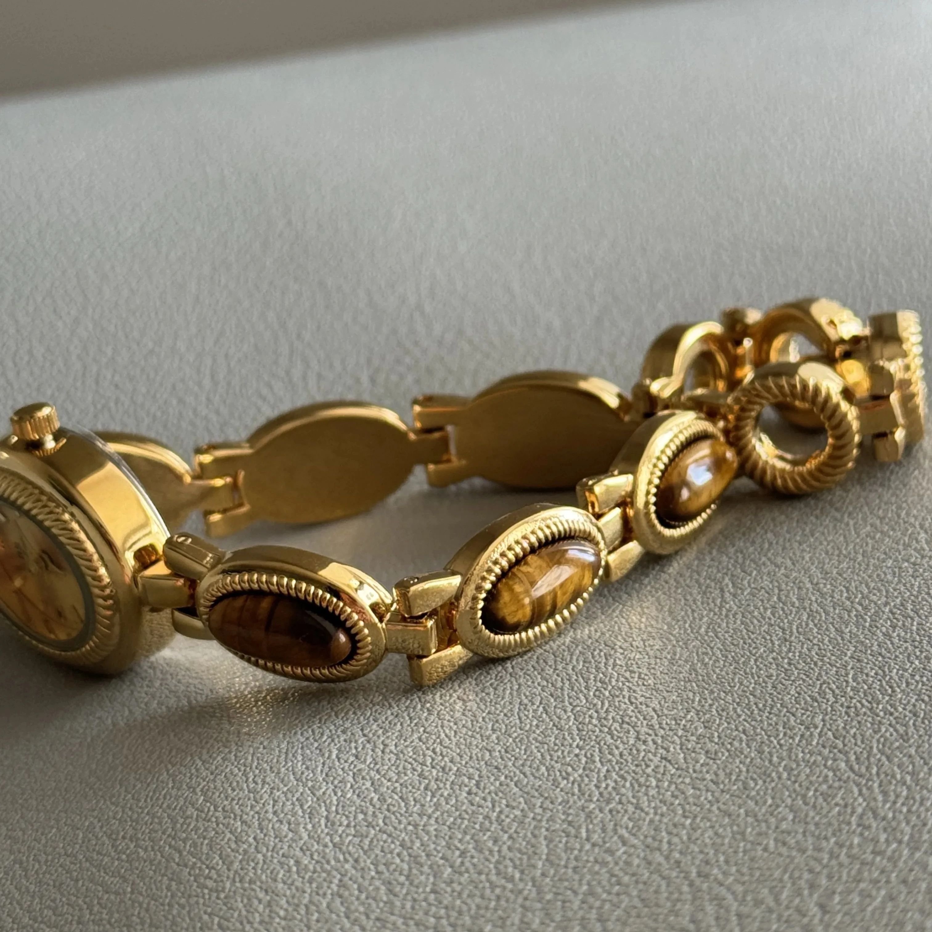 2026 Light Luxury Golden Women - Jewels In Quartz Watches บทวิจารณ์และราคา